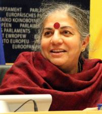 Vandana Shiva en el Parlamento Europeo defendiendo el ecofeminismo